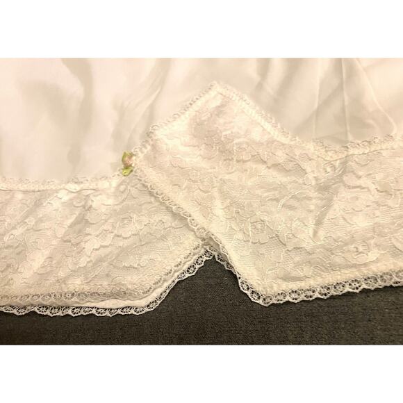 Vintage Half Taffeta Nylon Slip BEVERLY VOGUE White Lace Skirt Saver Sz 26 NWT - Picture 2 of 8
